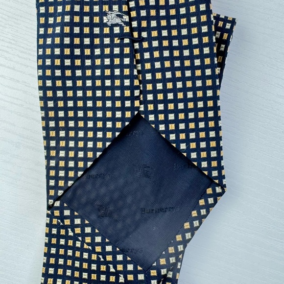 Vintage Burberry’s Checkered 100% Silk Tie Men’s - Picture 3 of 6